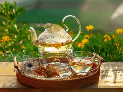 Thưởng Trà Ngũ Vị Hoa Cúc – Tìm Lại Bình Yên Giữa Thu